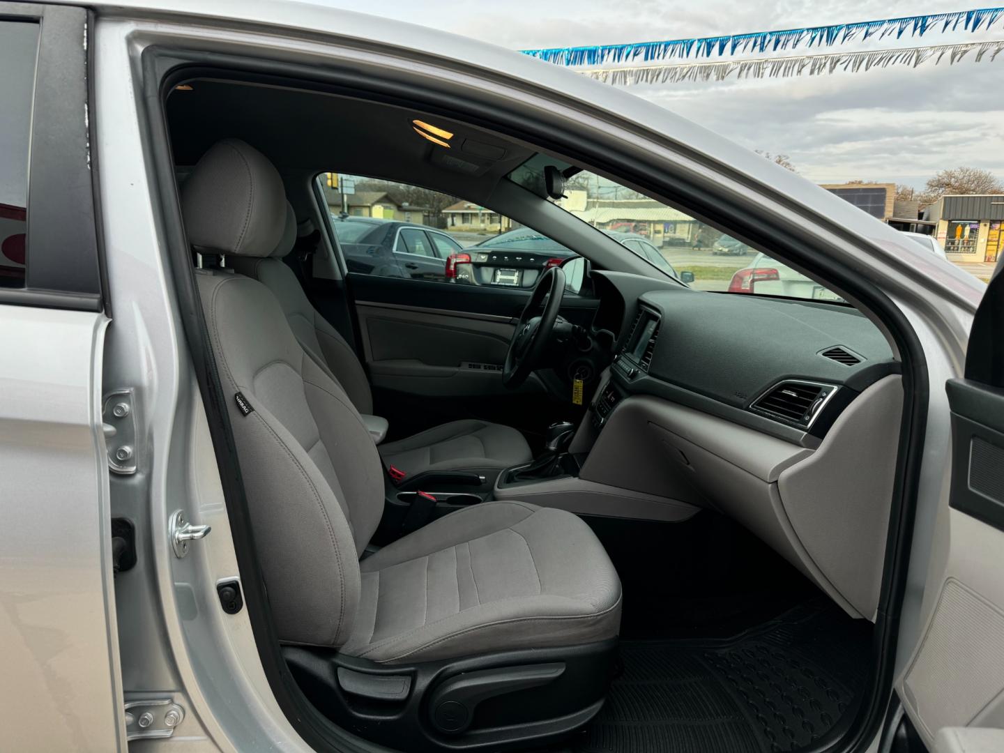 2018 SILVER /Gray HYUNDAI ELANTRA Limited 4dr Sedan (5NPD84LF7JH) with an 2.0L I4 engine, Automatic 6-Speed transmission, located at 5900 E. Lancaster Ave., Fort Worth, TX, 76112, (817) 457-5456, 0.000000, 0.000000 - This is a 2018 Hyundai Elantra Limited 4dr Sedan that is in excellent condition. There are no dents or scratches. The interior is clean with no rips or tears or stains. All power windows, door locks and seats. Ice cold AC for those hot Texas summer days. It is equipped with a CD player, AM/FM radio, - Photo#14